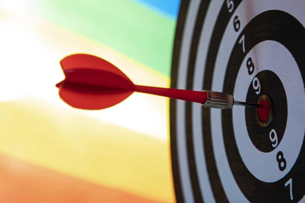 view-dartboard-with-bullseye-arrow-points